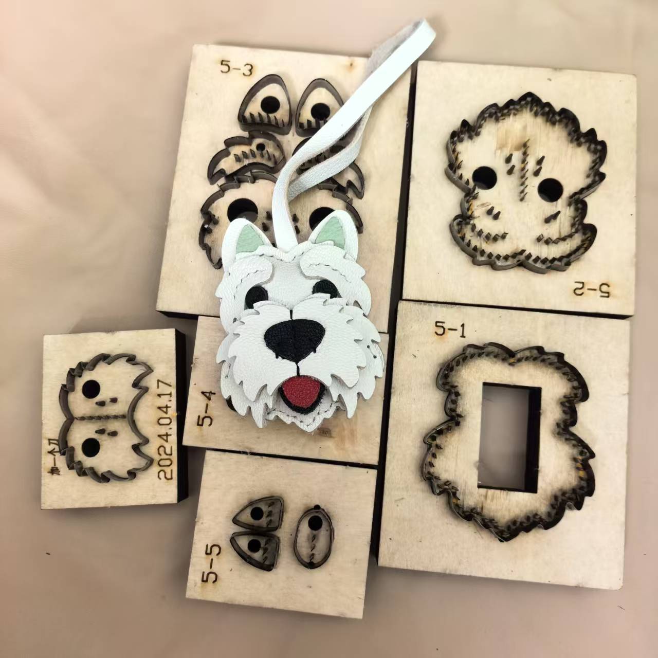 木製カッティングダイ、かわいいウェスティ子犬の革製キーホルダ - Insect Hotel Wood のレビューと価格